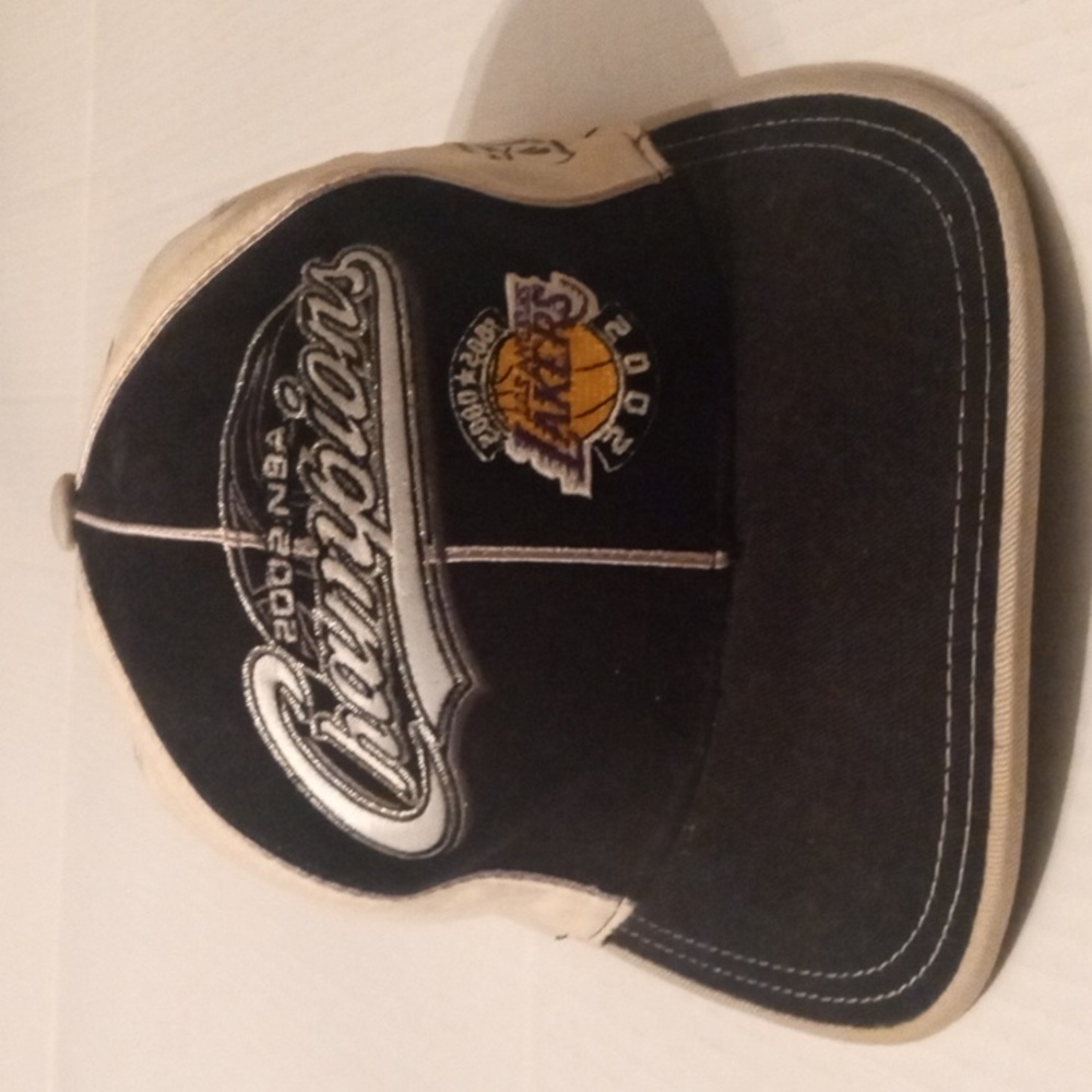 Los Angeles Lakers 2002 Champion ship Hat.